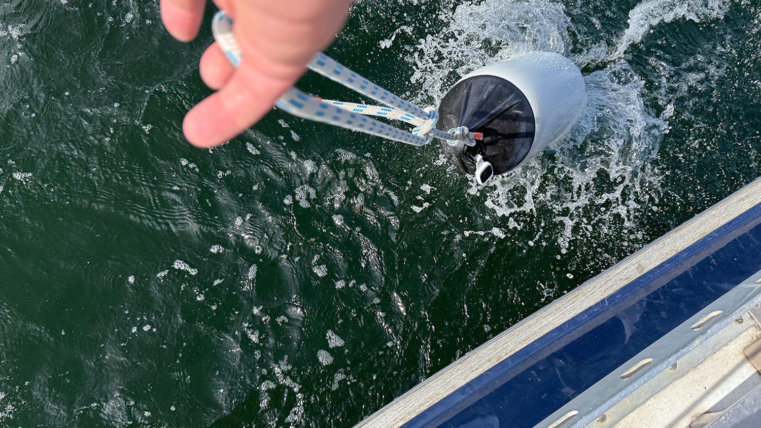 blauwasser_garmin_onboard_mob_system_erfahrungsbericht_fender