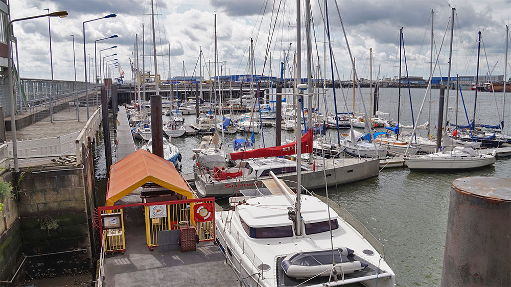 blauwasser_hafen_nordsee_cuxhaven_faehrhafen_hafenansicht