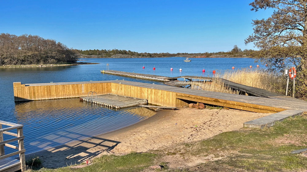 blauwasser_marina_finnland_roedhamn_badestrand