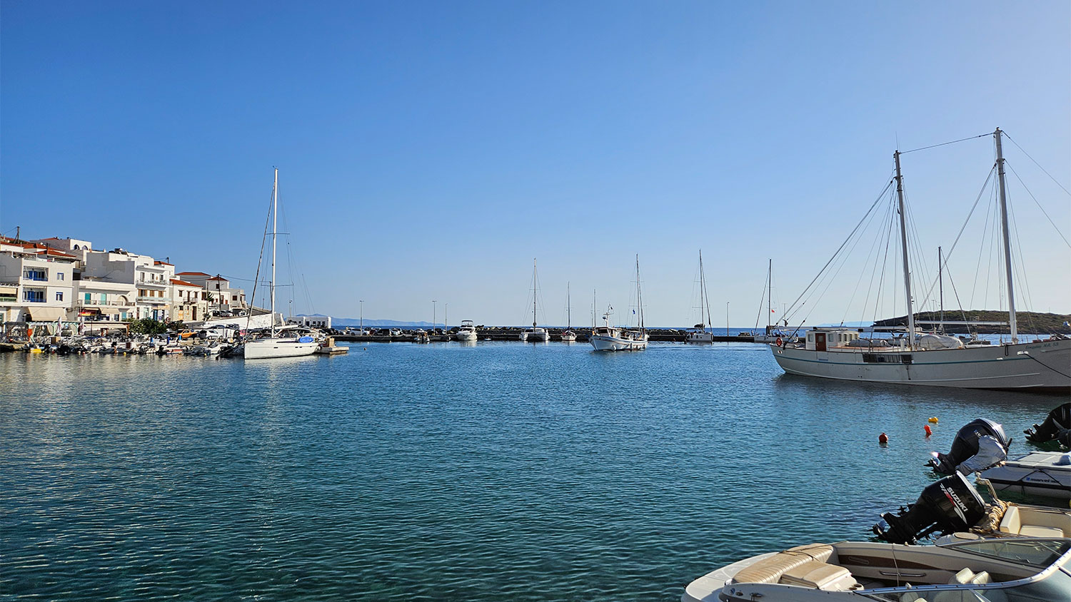 blauwasser_marina_griechenland_kykladen_andros_batsi_innen