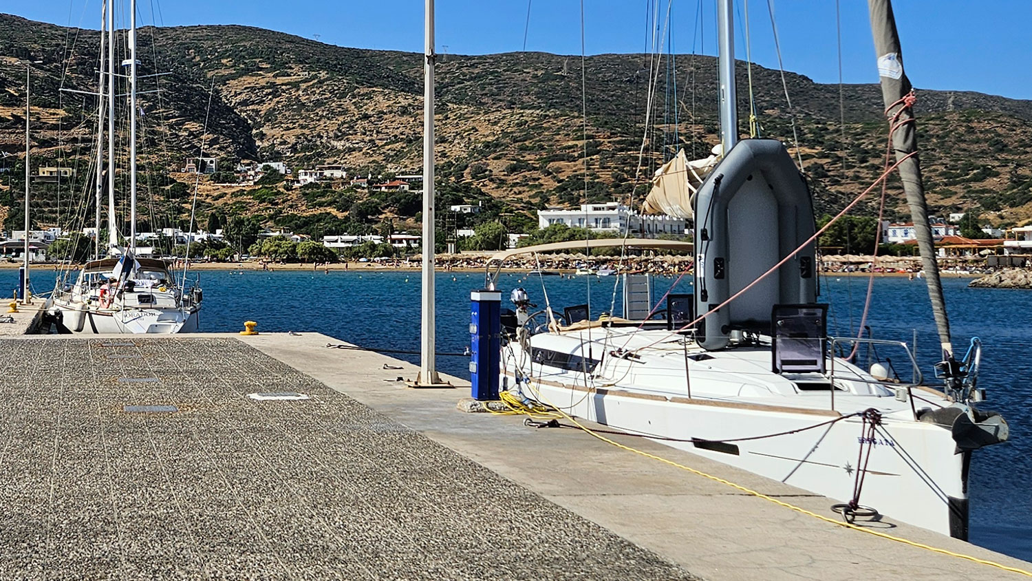 blauwasser_marina_griechenland_kykladen_andros_batsi_lieegplatz_laengsseits