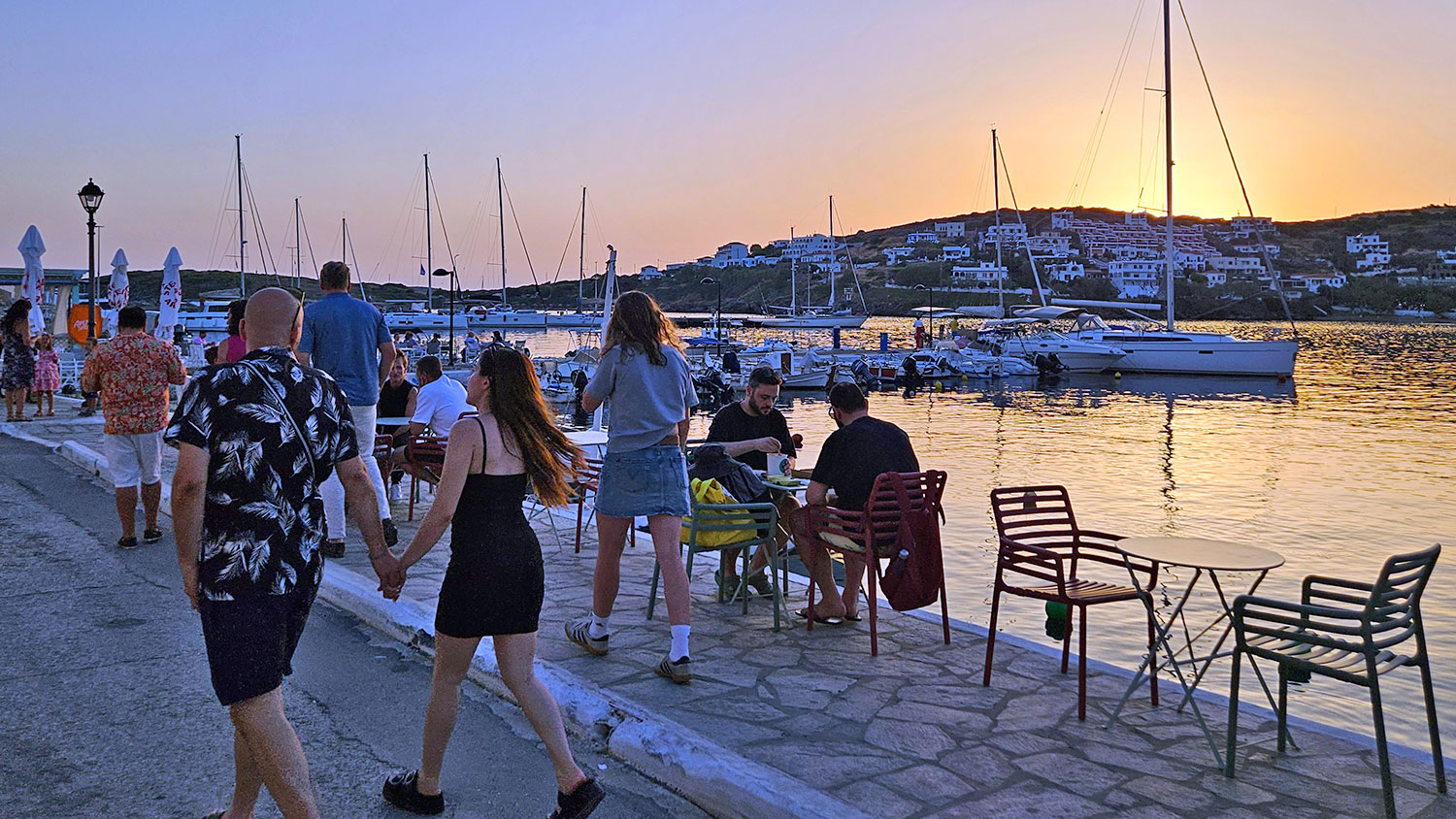 blauwasser_marina_griechenland_kykladen_andros_batsi_promenade