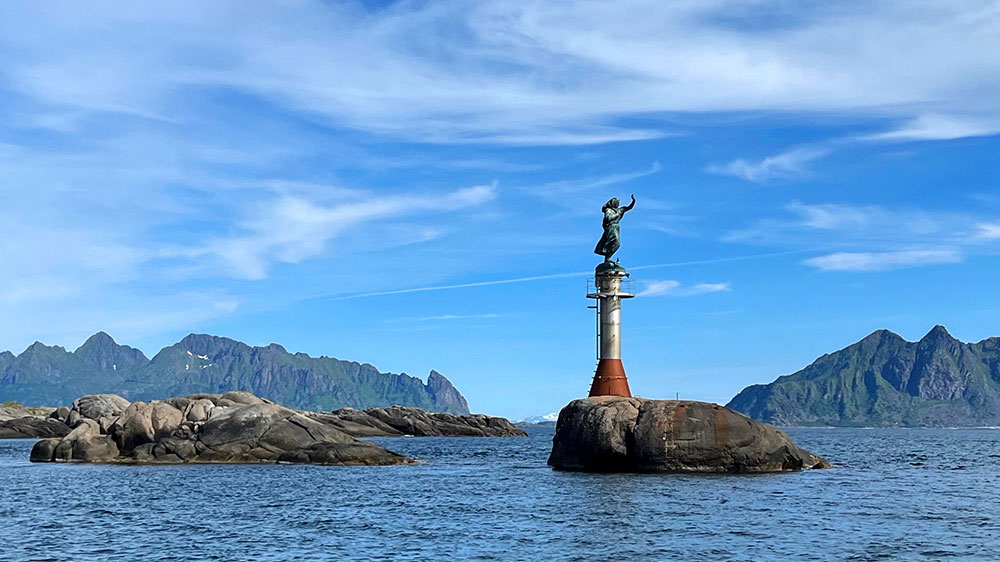 blauwasser_marina_norwegen_lofoten_svolvaer_statue