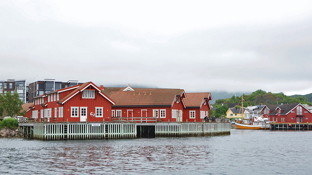 blauwasser_marina_norwegen_lofoten_svolvaer_stelzenhaus