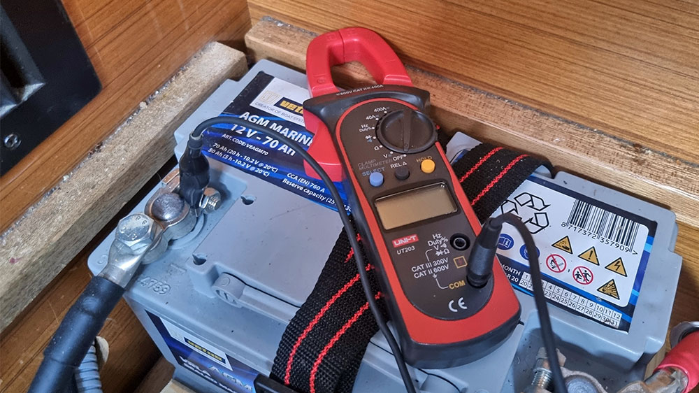 blauwasser_motor_wartung_anlasser_batterie_minus