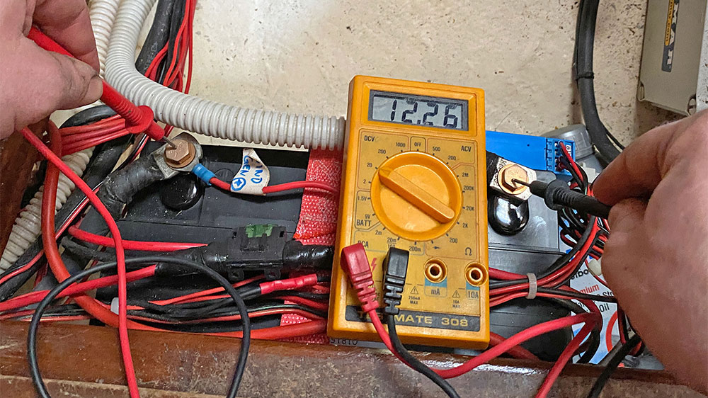 blauwasser_motor_wartung_anlasser_messung_batterie