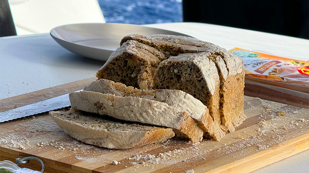 blauwasser_online_atlantiküberquerung_lagoon42_brot