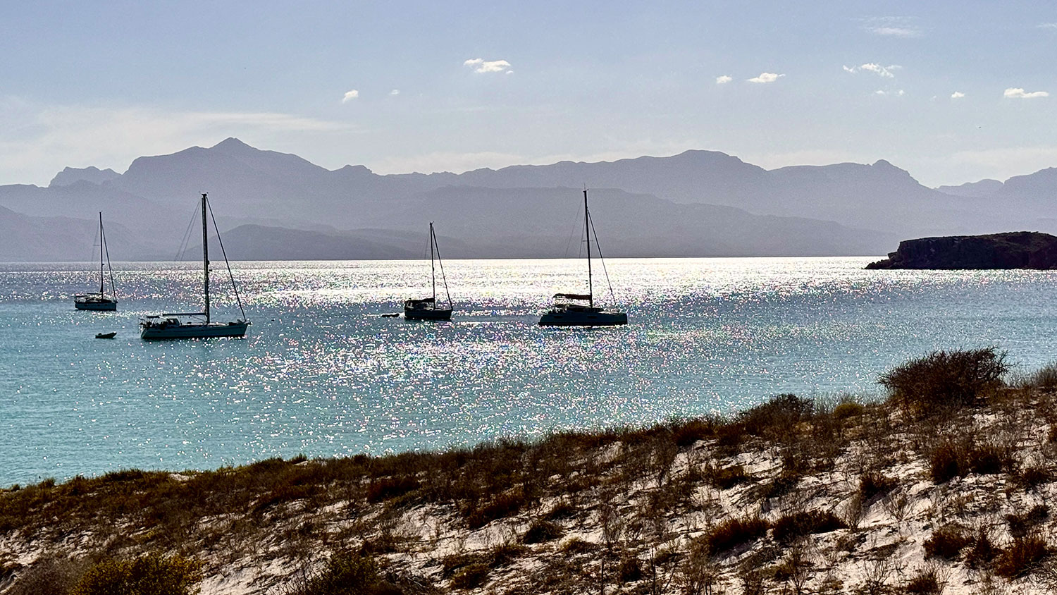 blauwasser_reviere_segeln_mexiko_la-paz_berge