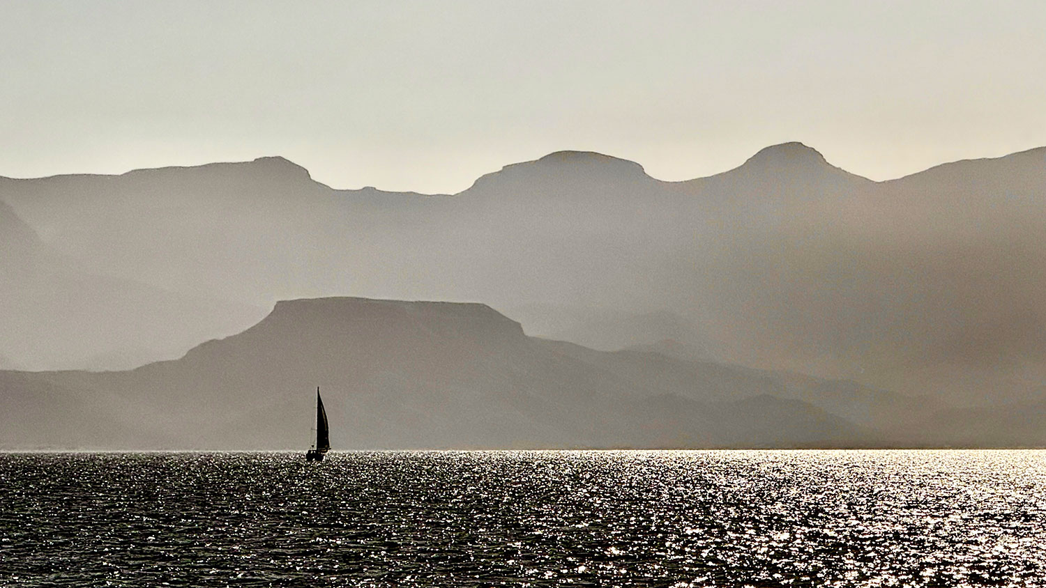 blauwasser_reviere_segeln_mexiko_la-paz_kulisse