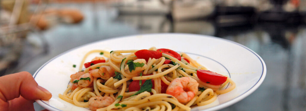 Rezept: Pasta mit Shrimps und Cocktailtomaten Rezept: Pasta mit Shrimps und Cocktailtomaten