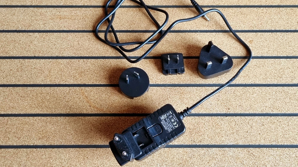 blauwasser_sailproof_navigation_tablet_stecker
