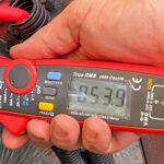 blauwasser_seminar_elektrik_fehlersuche_zangenamperemeter