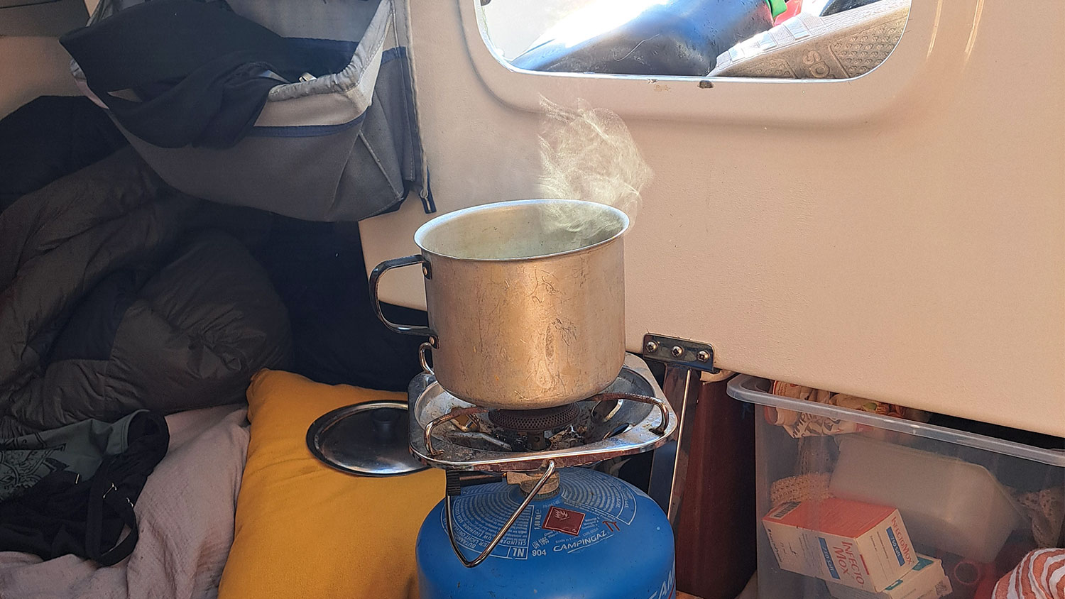 blauwasser_trailerboot_schweden_kochen_an_bord