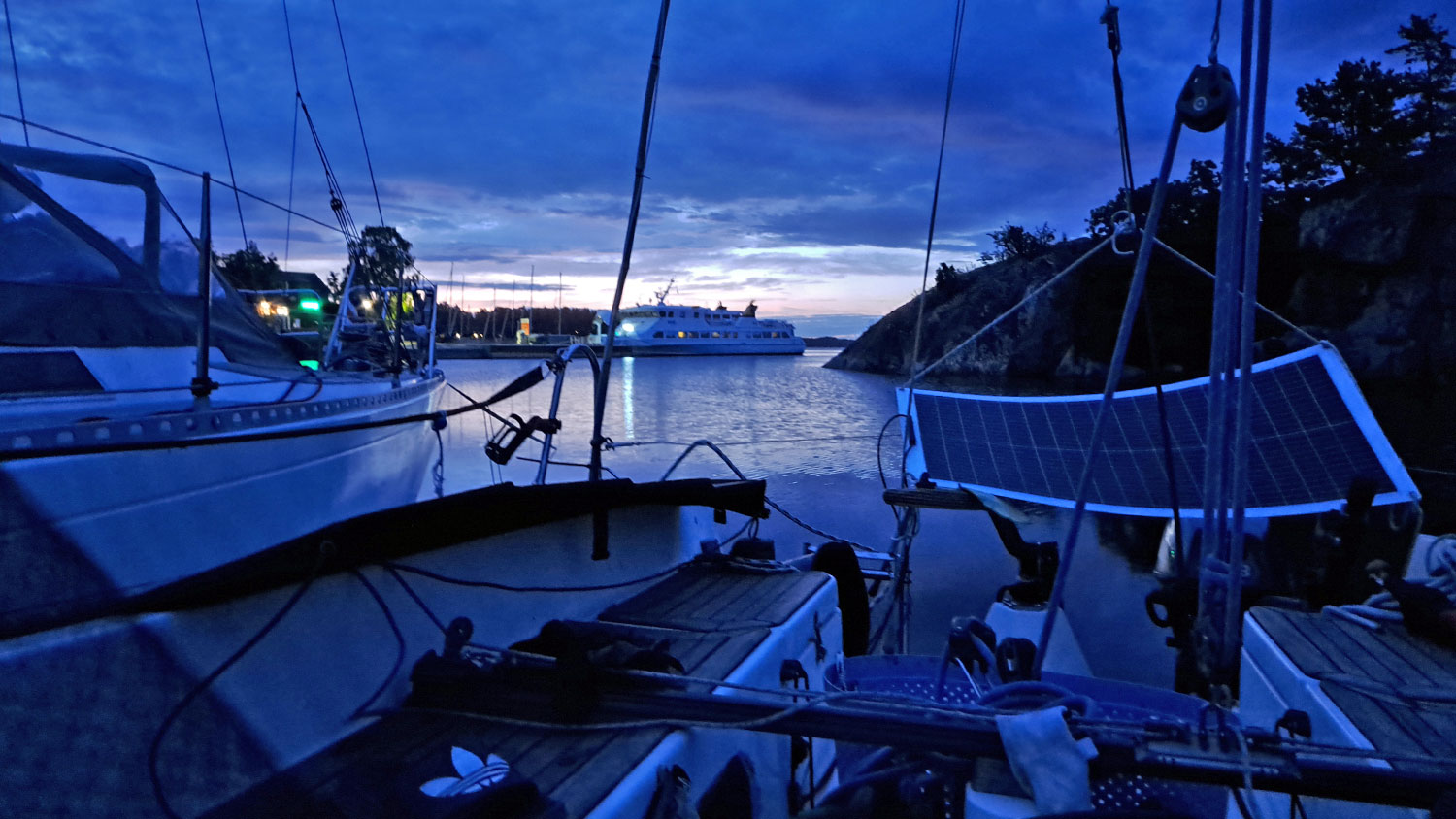 blauwasser_trailerboot_schweden_nachts
