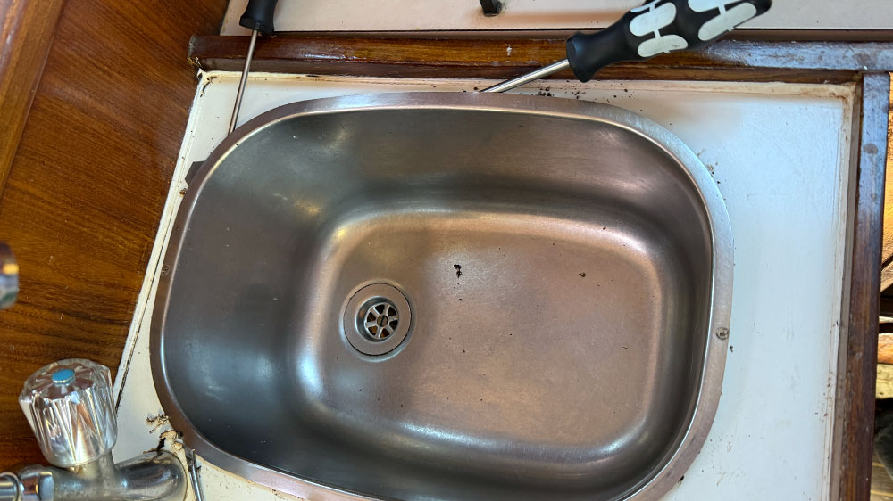 blauwasser_yacht_refit_spuele_abdichten_1